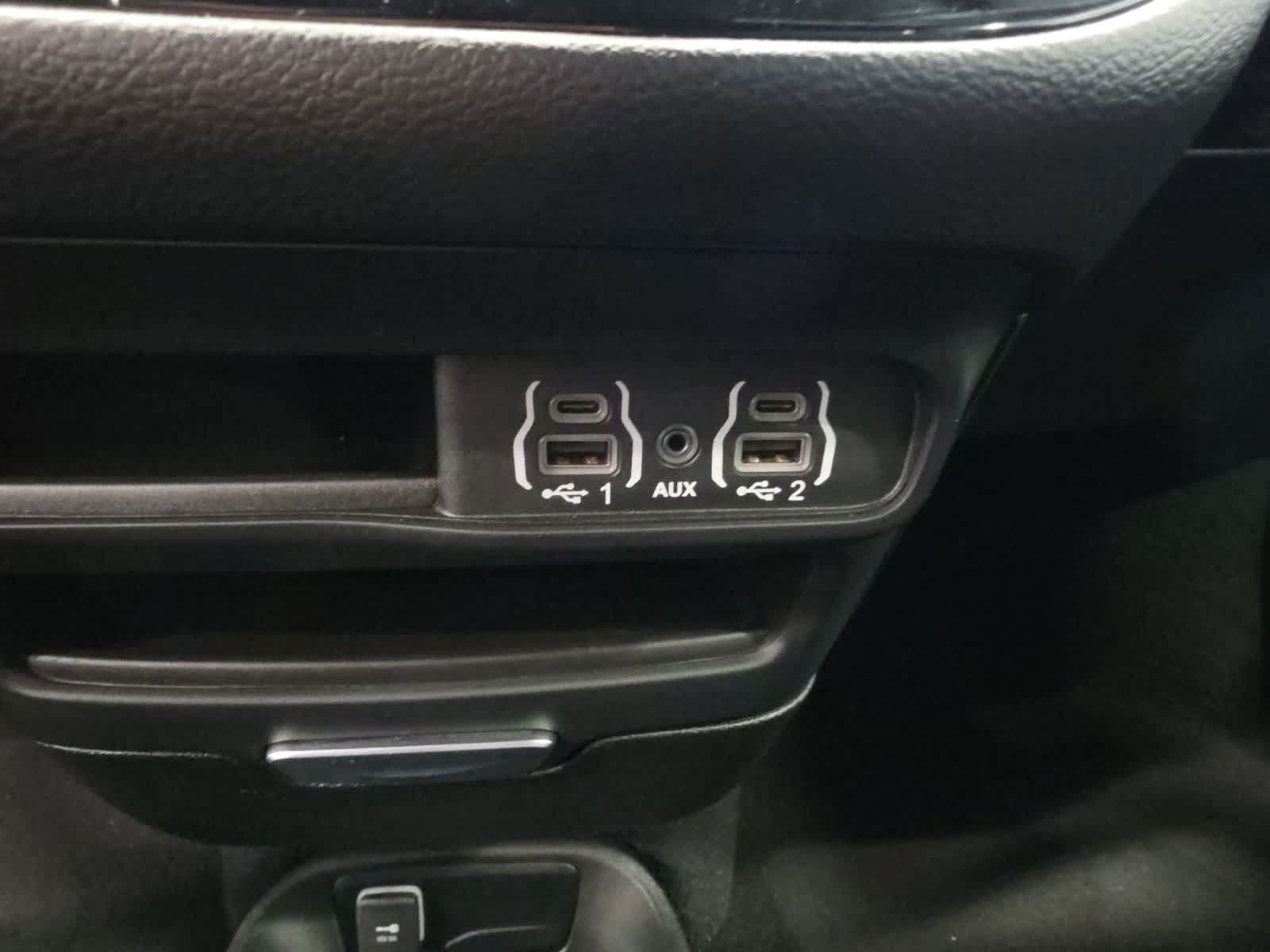 Used 2025 Chrysler Pacifica Select FWD image 24
