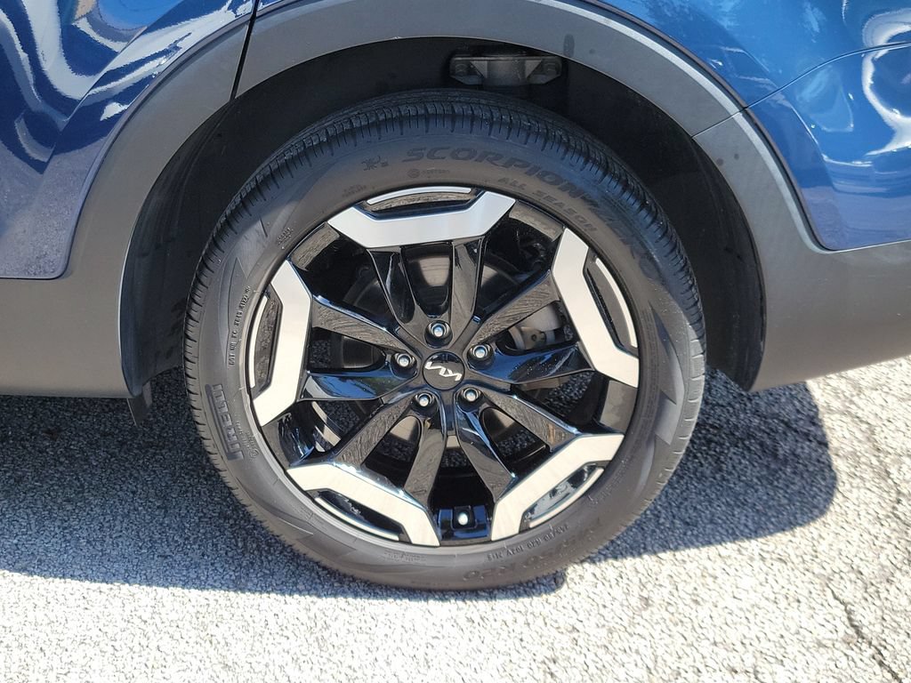 Certified 2023 Kia Telluride EX w/ EX Captain's Chair Package FWD image 8