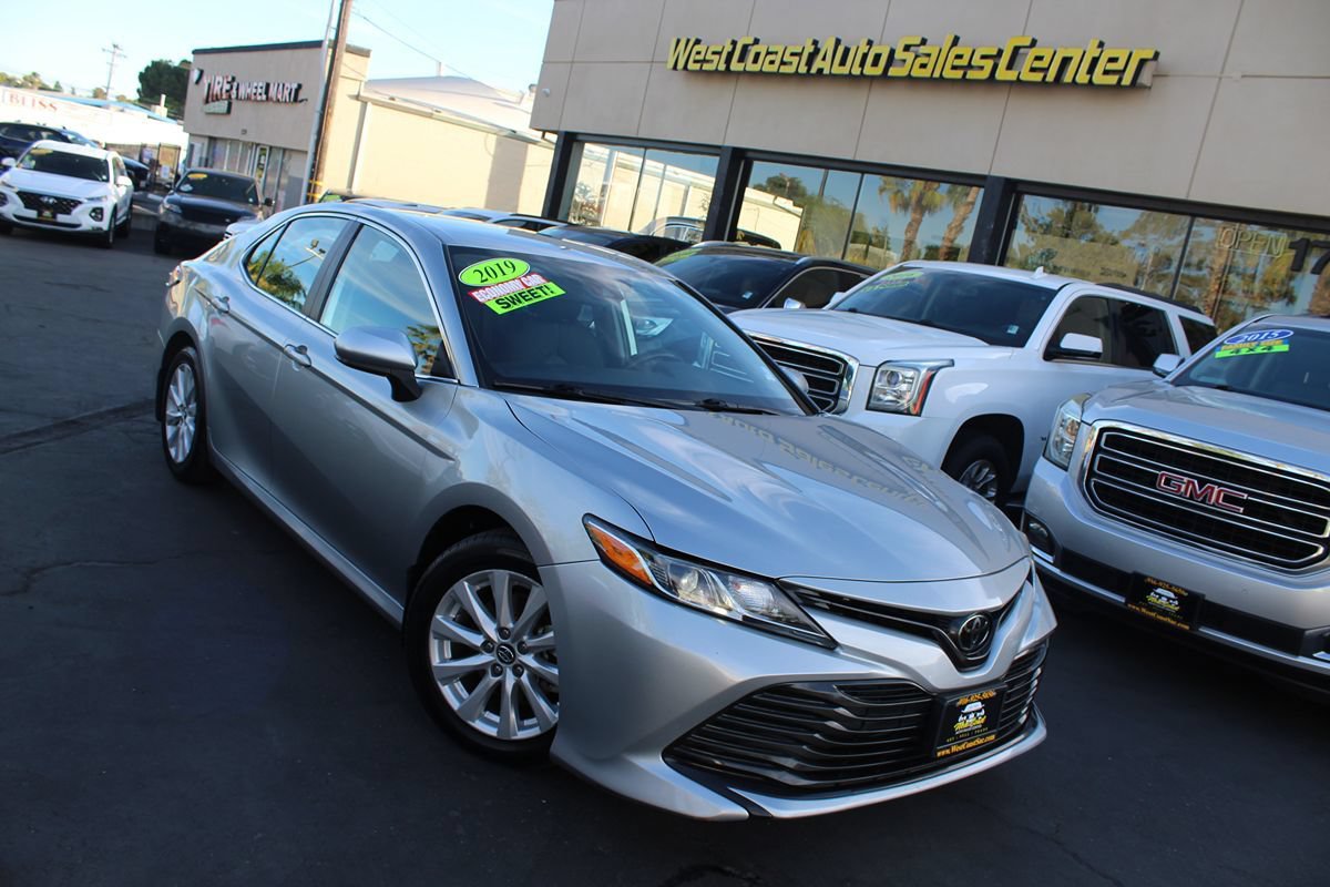 Used 2019 Toyota Camry LE w/ Carpet Mat Package FWD image 34