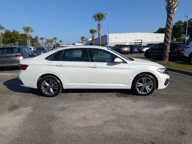Used 2023 Volkswagen Jetta SE FWD image 3
