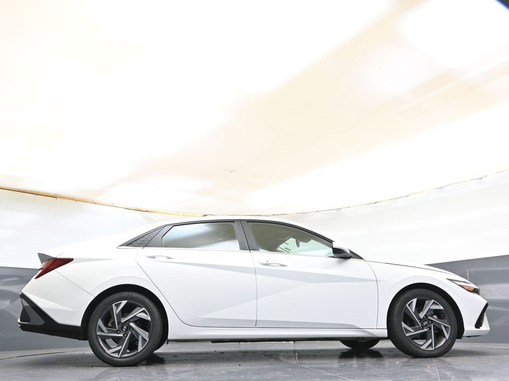 Certified 2025 Hyundai Elantra SEL w/ Cargo Package image 43
