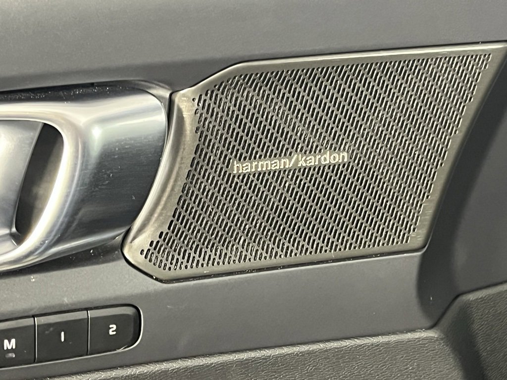 Used 2023 Volvo XC40 B5 Ultimate w/ Protection Package image 16