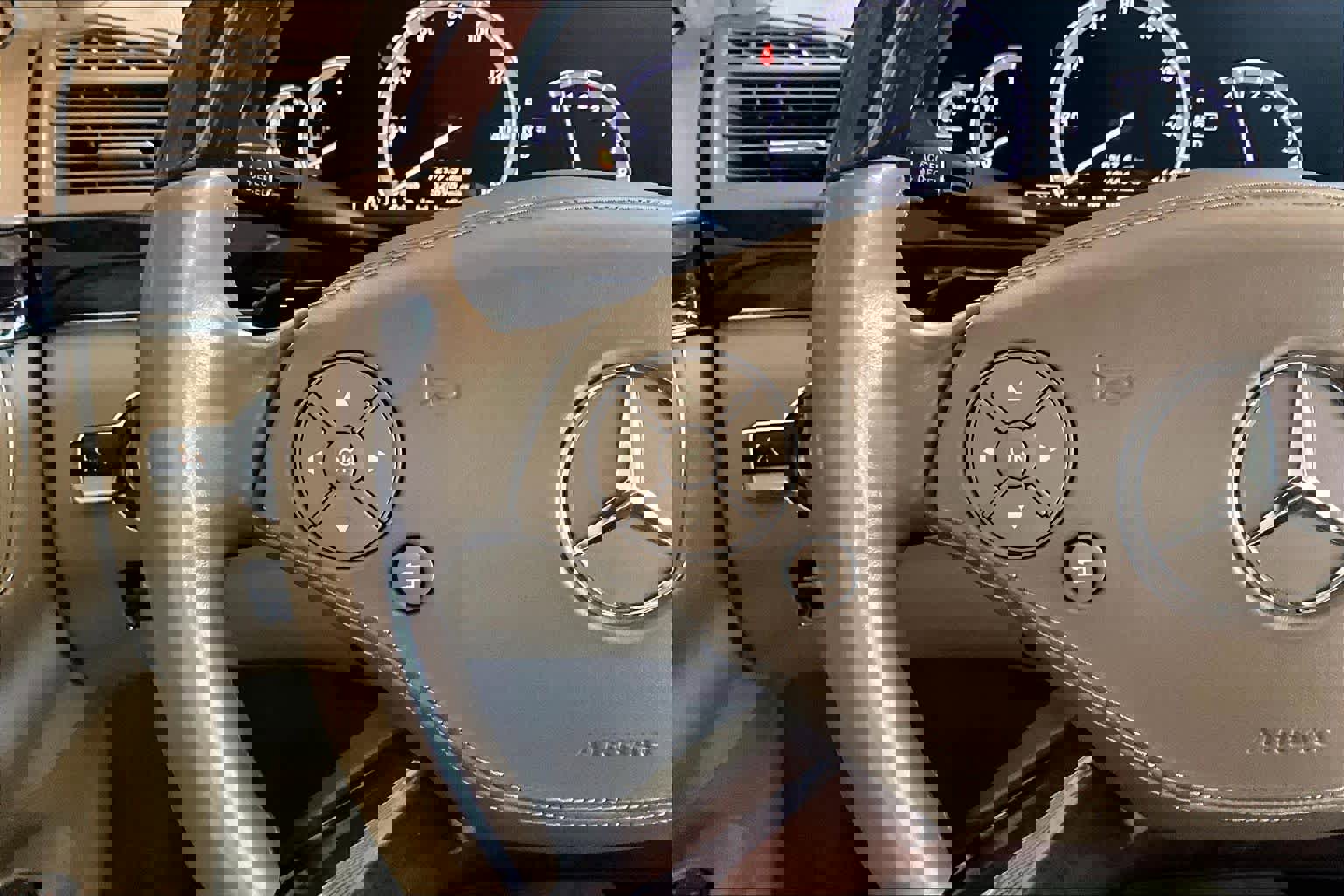 Used 2010 Mercedes-Benz S 550 4MATIC image 23