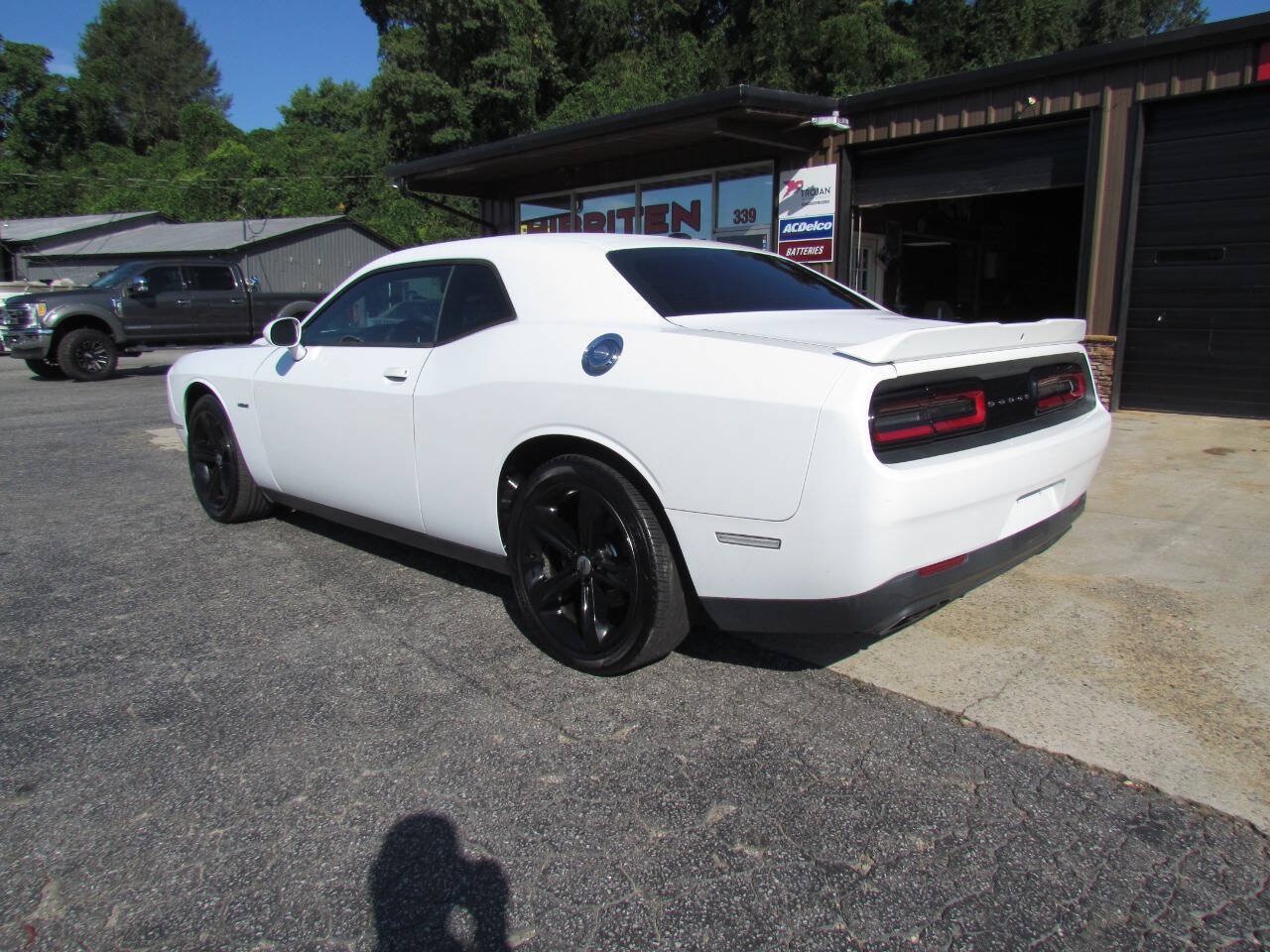 Used 2018 Dodge Challenger R/T RWD image 3