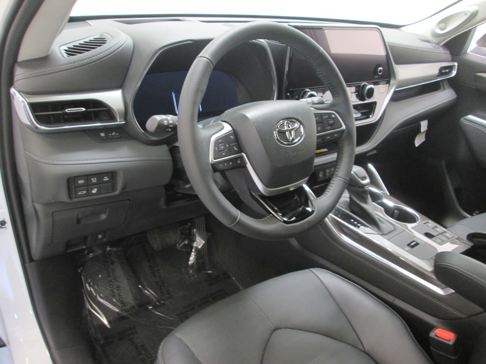 Used 2023 Toyota Highlander Platinum AWD/4WD image 12