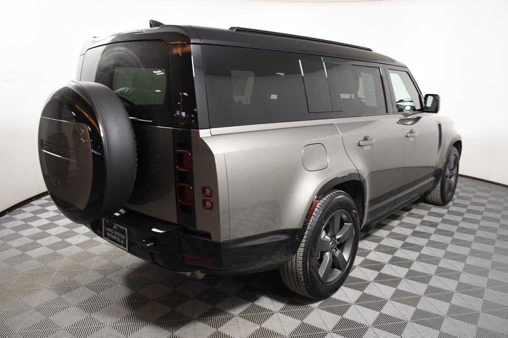 Used 2025 Land Rover Defender 130 X-Dynamic SE image 6
