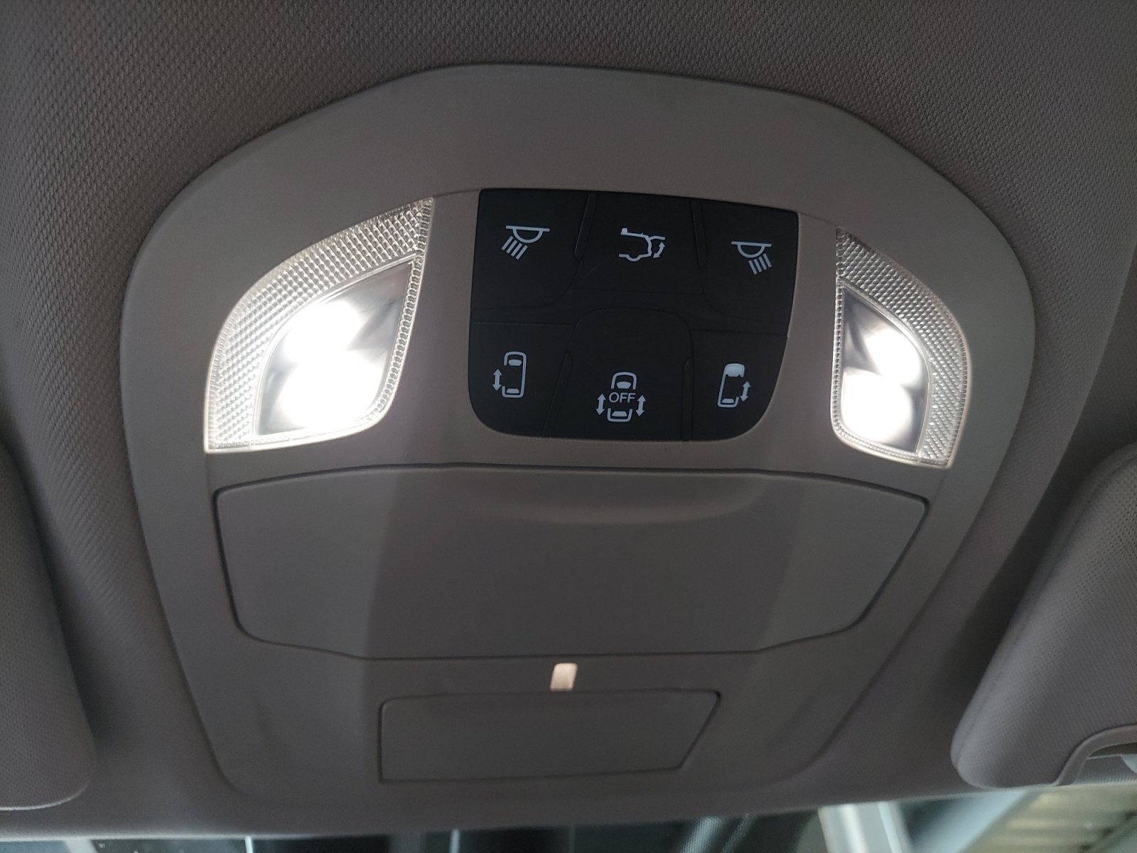 Used 2021 Chrysler Pacifica Touring-L w/ Uconnect Theater Family Group FWD image 19