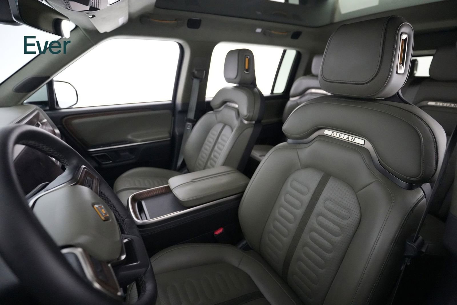 Used 2024 Rivian R1S Adventure image 4