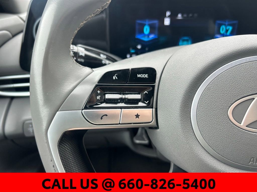 Used 2025 Hyundai Elantra SEL image 11