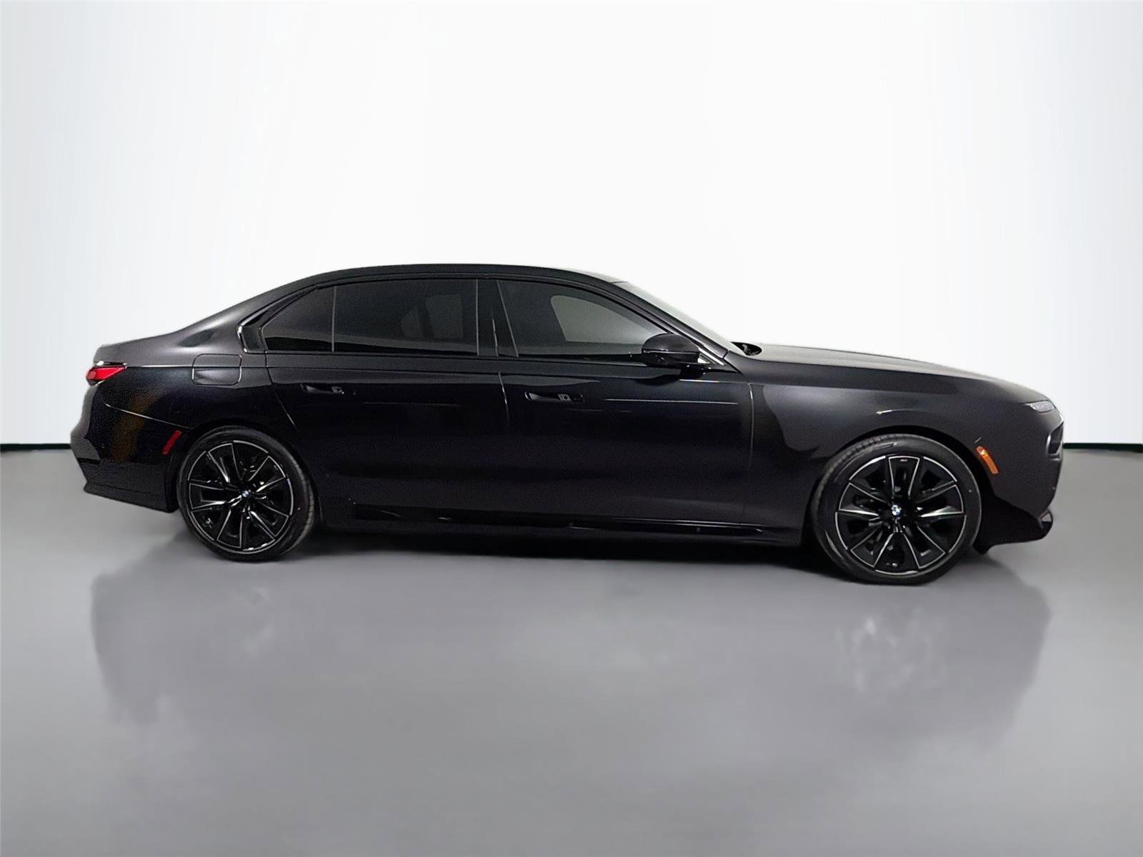 New 2026 BMW 750e xDrive w/ Executive Package AWD/4WD image 4
