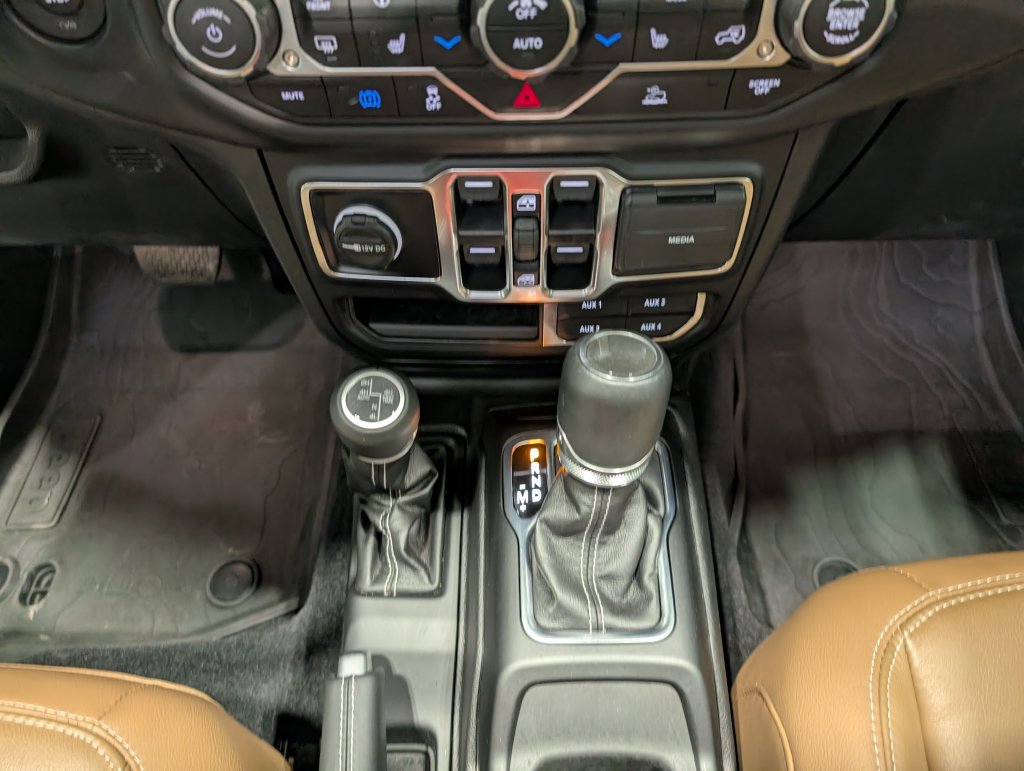 Used 2023 Jeep Wrangler Unlimited Sahara w/ Cold Weather Group AWD/4WD image 22
