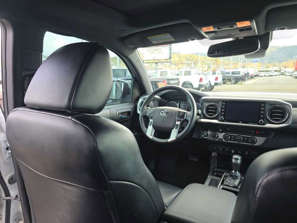 Used 2021 Toyota Tacoma Limited image 10