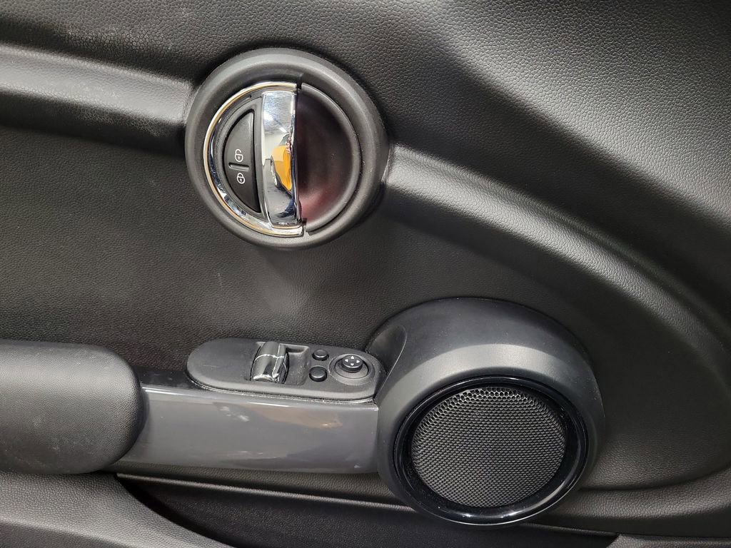 Used 2015 MINI Cooper 2-Door Hardtop image 19