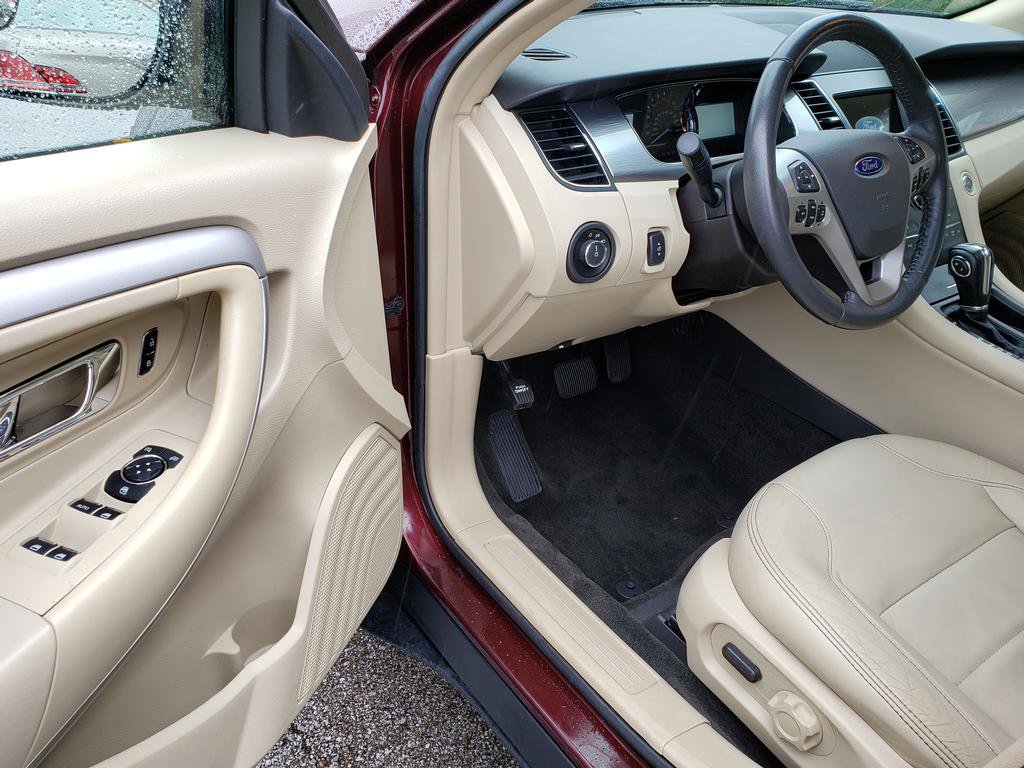 Used 2018 Ford Taurus SEL w/ Equipment Group 201A image 8