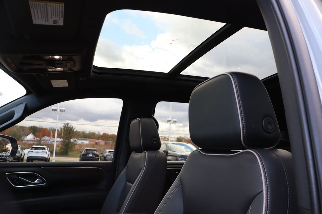 Used 2023 Chevrolet Suburban Premier image 29