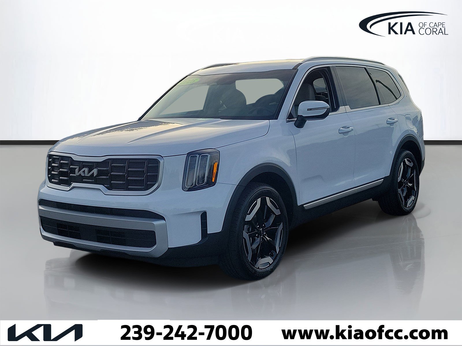Certified 2025 Kia Telluride S FWD image 3