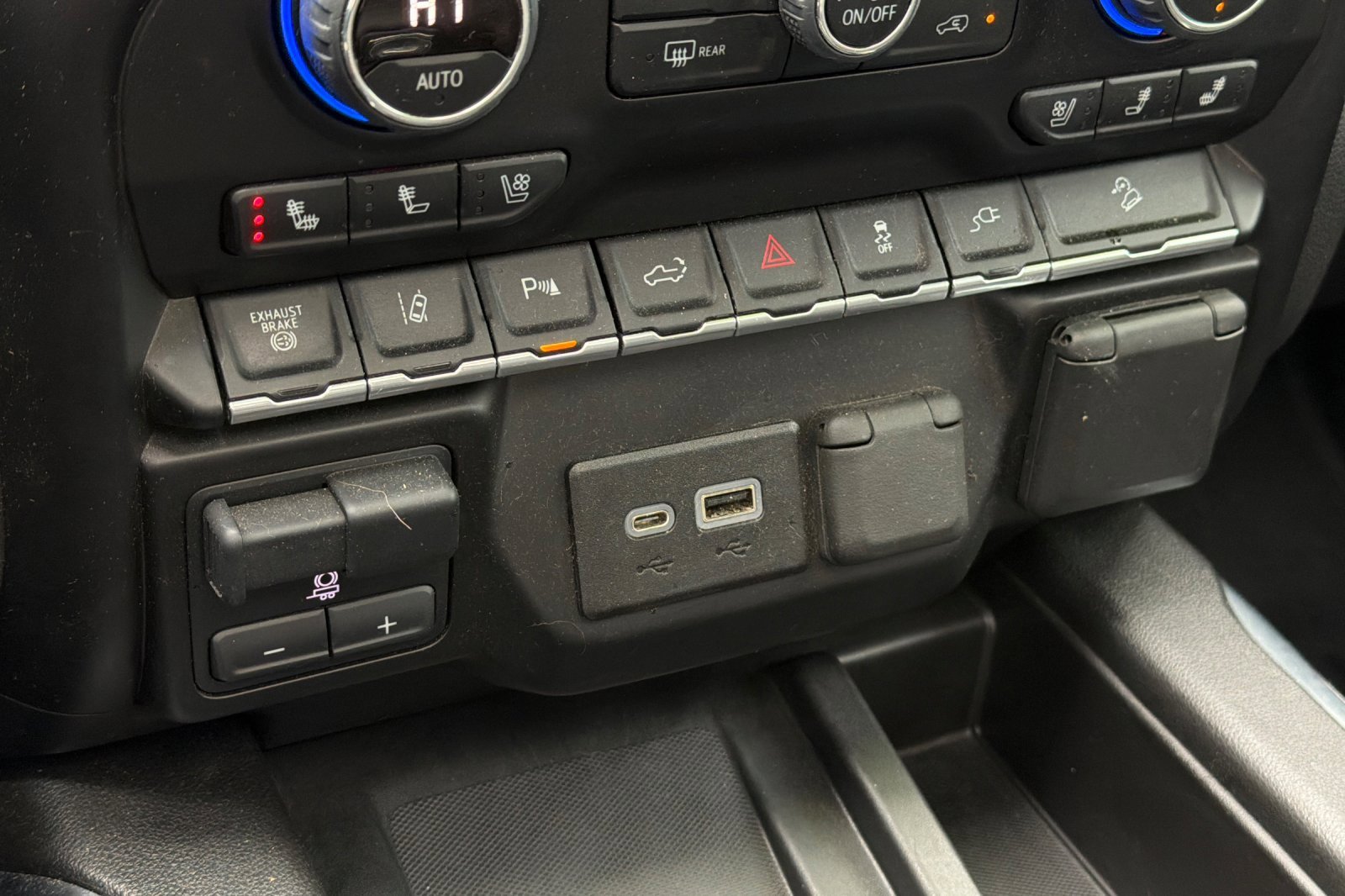 Used 2022 Chevrolet Silverado 3500 LTZ w/ LTZ Plus Package image 29