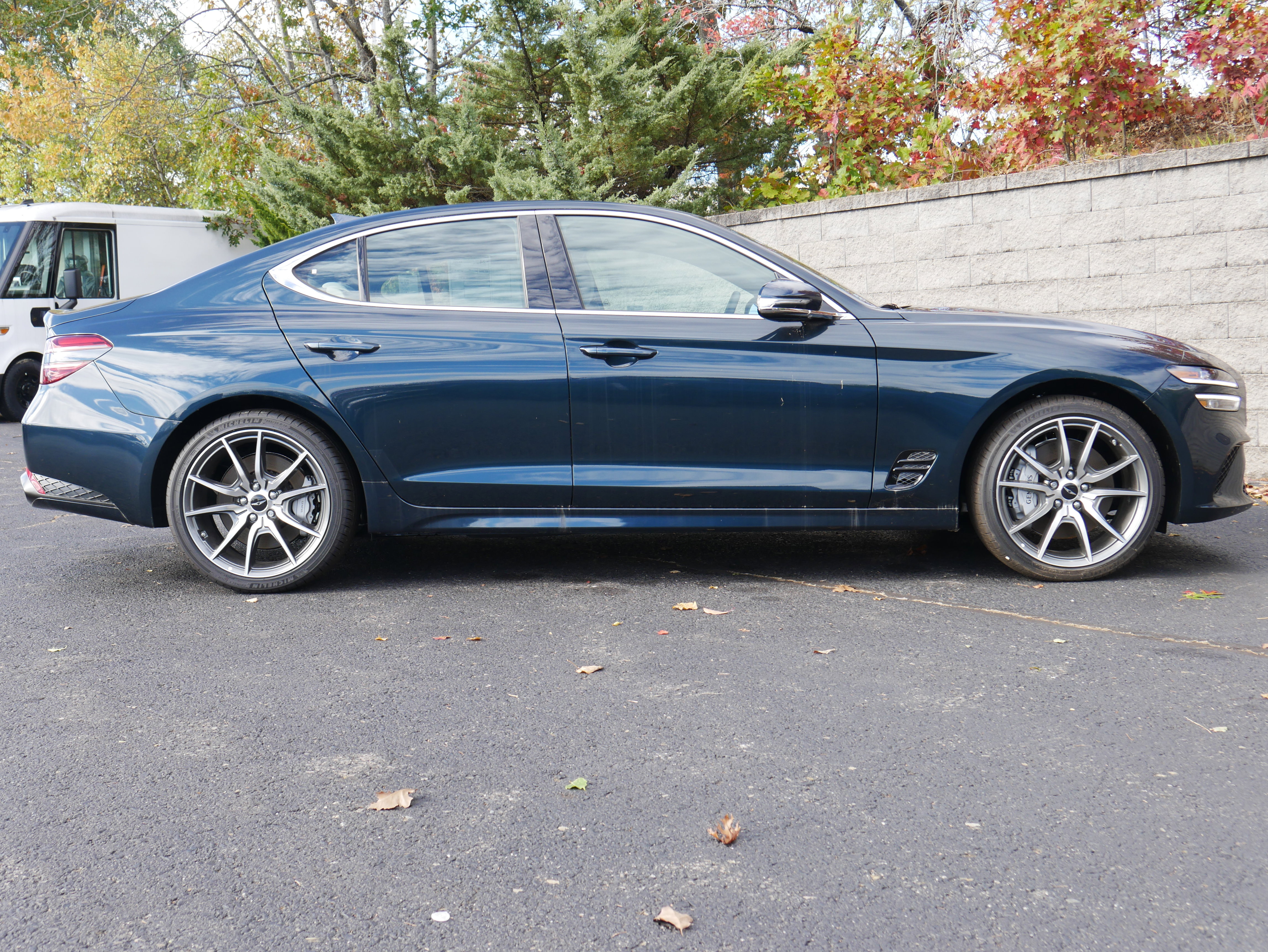 Used 2025 Genesis G70 2.5T image 8