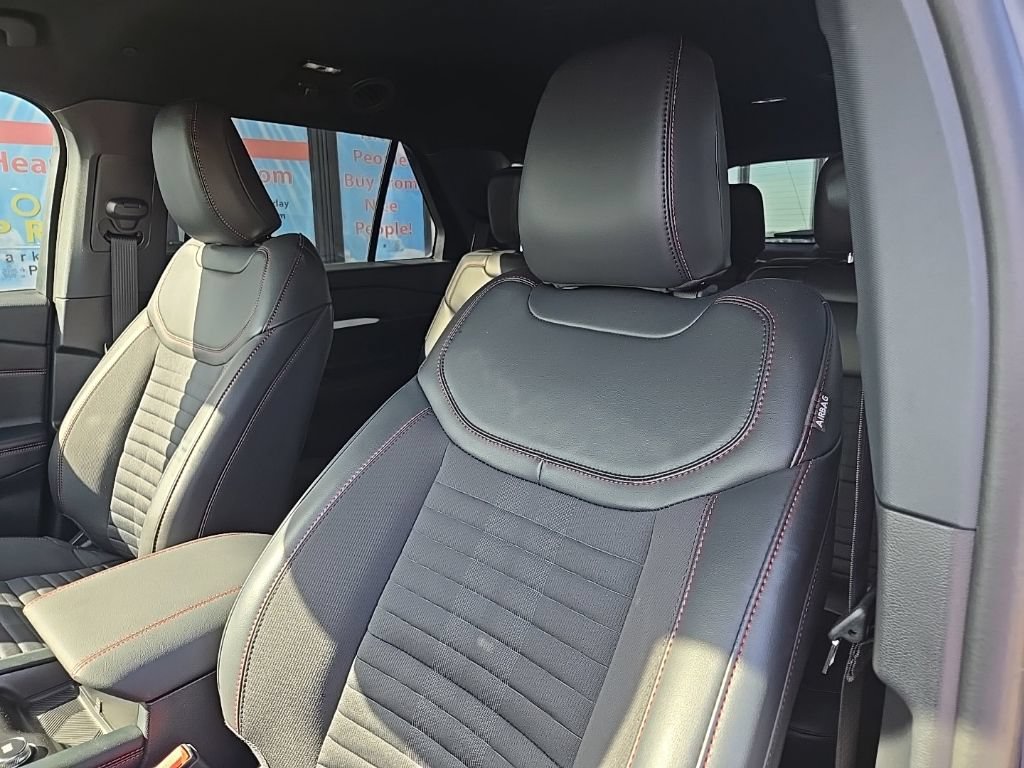 Used 2025 Ford Explorer ST-Line AWD/4WD image 36