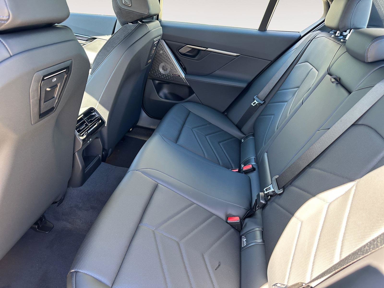 New 2026 BMW 550e xDrive AWD/4WD image 18