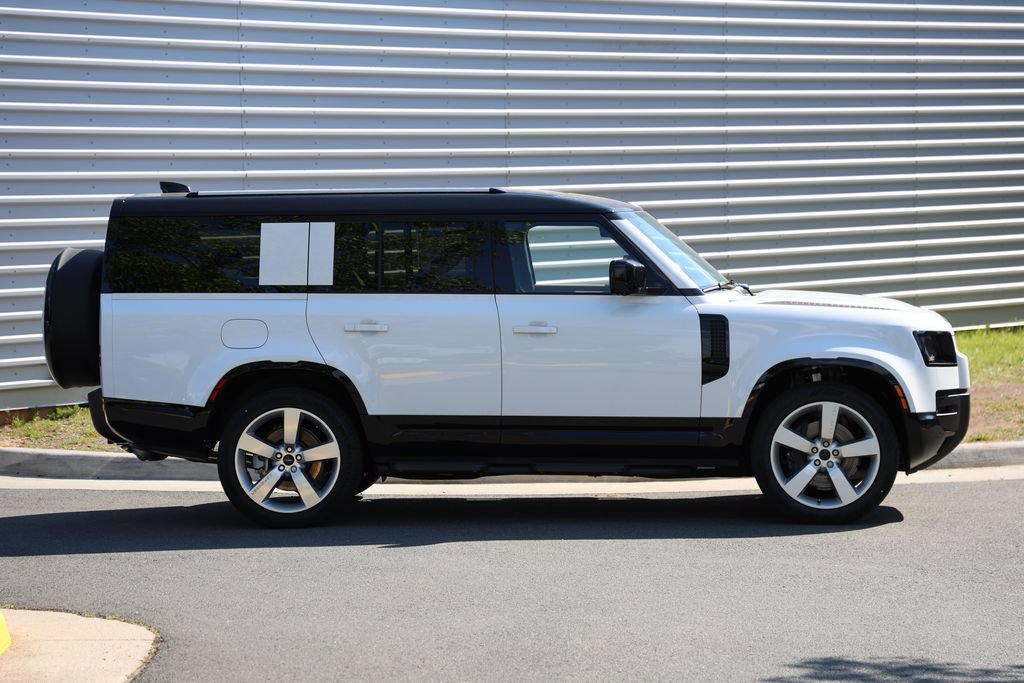 New 2026 Land Rover Defender 130 X-Dynamic SE AWD/4WD image 4