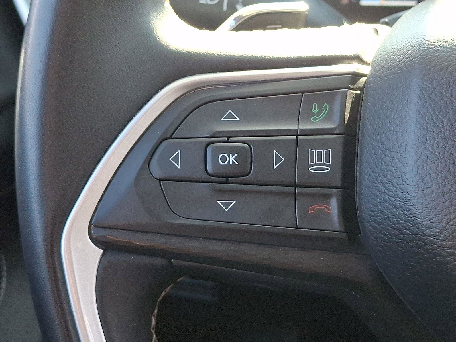 Used 2023 Jeep Grand Cherokee Laredo image 21