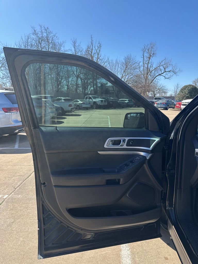 Used 2013 Ford Explorer XLT image 12