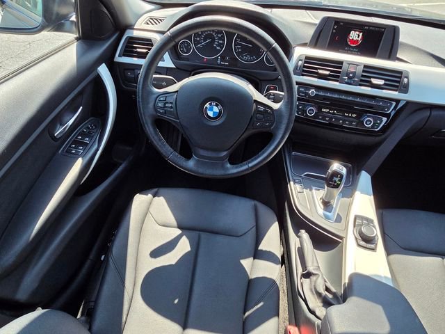 Used 2018 BMW 320i Sedan RWD image 14