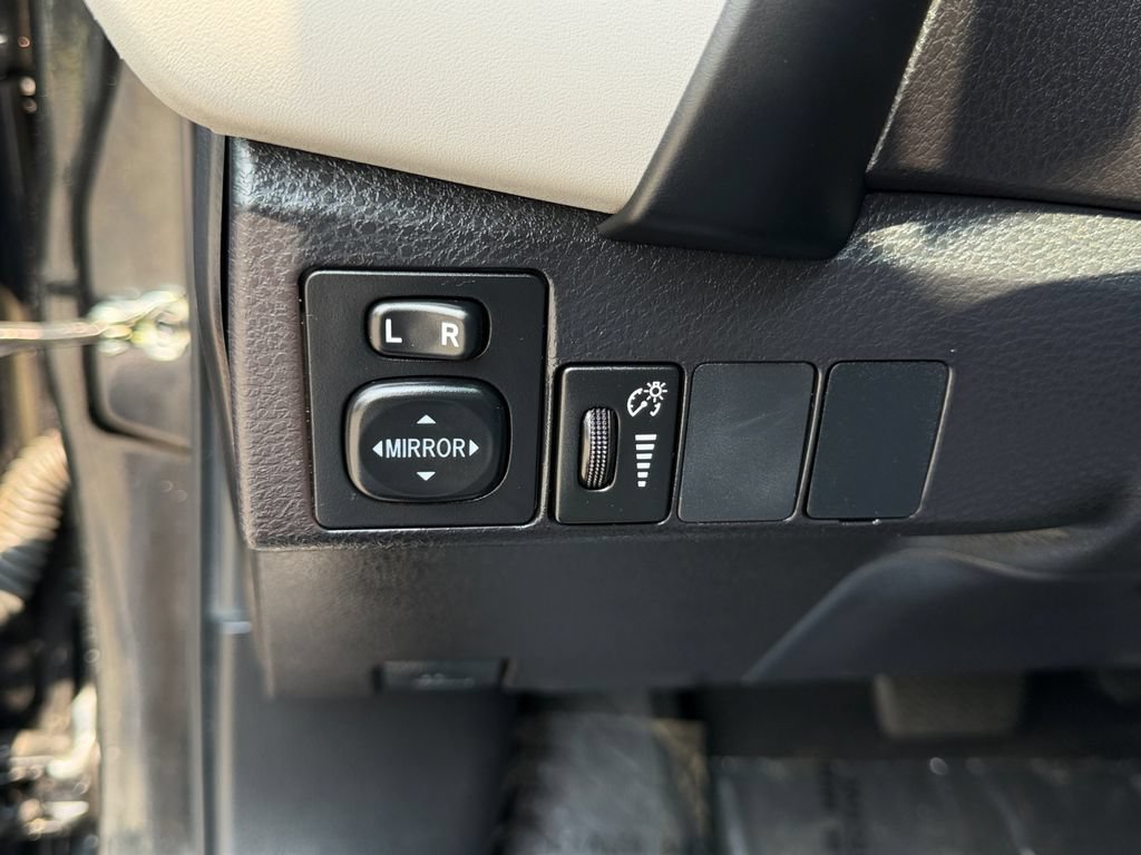 Used 2018 Toyota Corolla FWD image 28