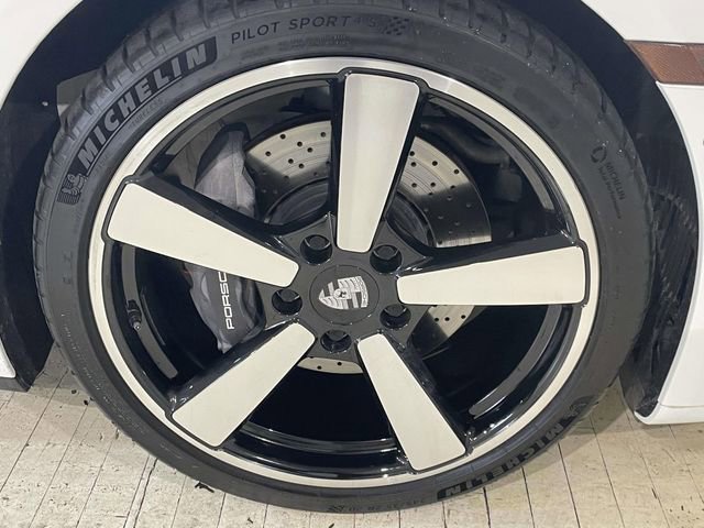 Certified 2025 Porsche 911 Carrera image 16