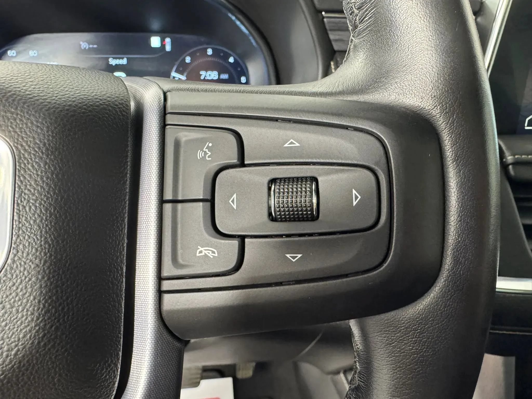 Used 2023 GMC Yukon XL SLT AWD/4WD image 16