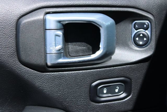Used 2022 Jeep Wrangler Unlimited Sahara w/ Cold Weather Group AWD/4WD image 11