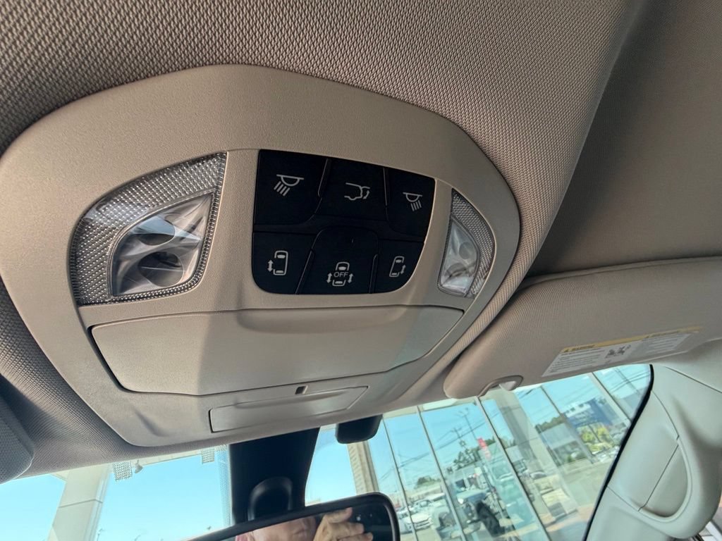 Used 2018 Chrysler Pacifica Touring Plus FWD image 29