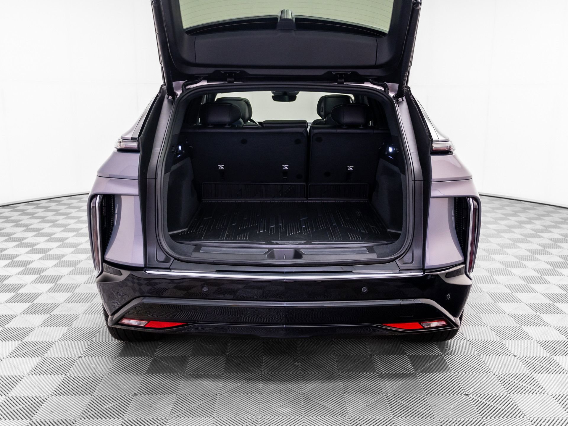 Certified 2025 Cadillac Lyriq Luxury w/ LPO, Floor Liner Package image 39