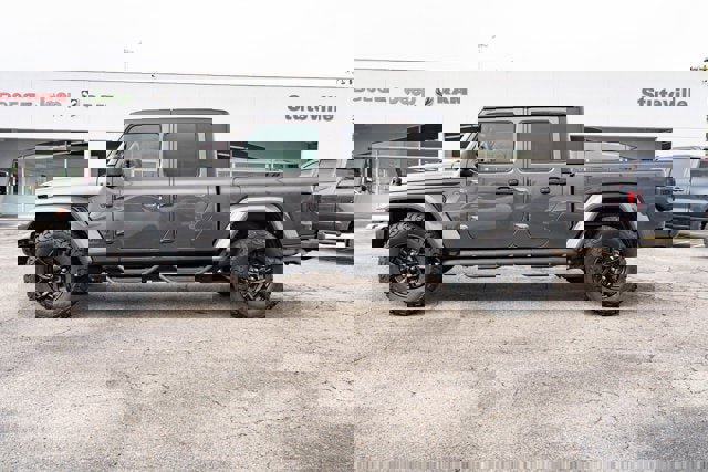 Certified 2023 Jeep Gladiator Sport AWD/4WD image 2