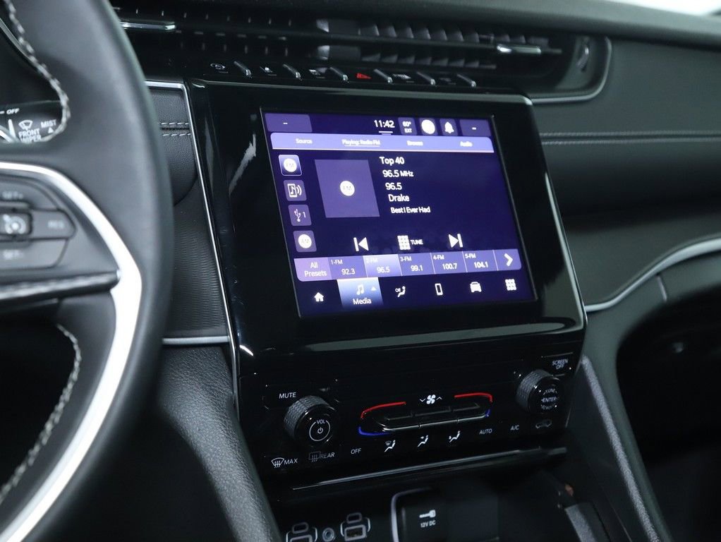 Used 2025 Jeep Grand Cherokee Laredo X image 26