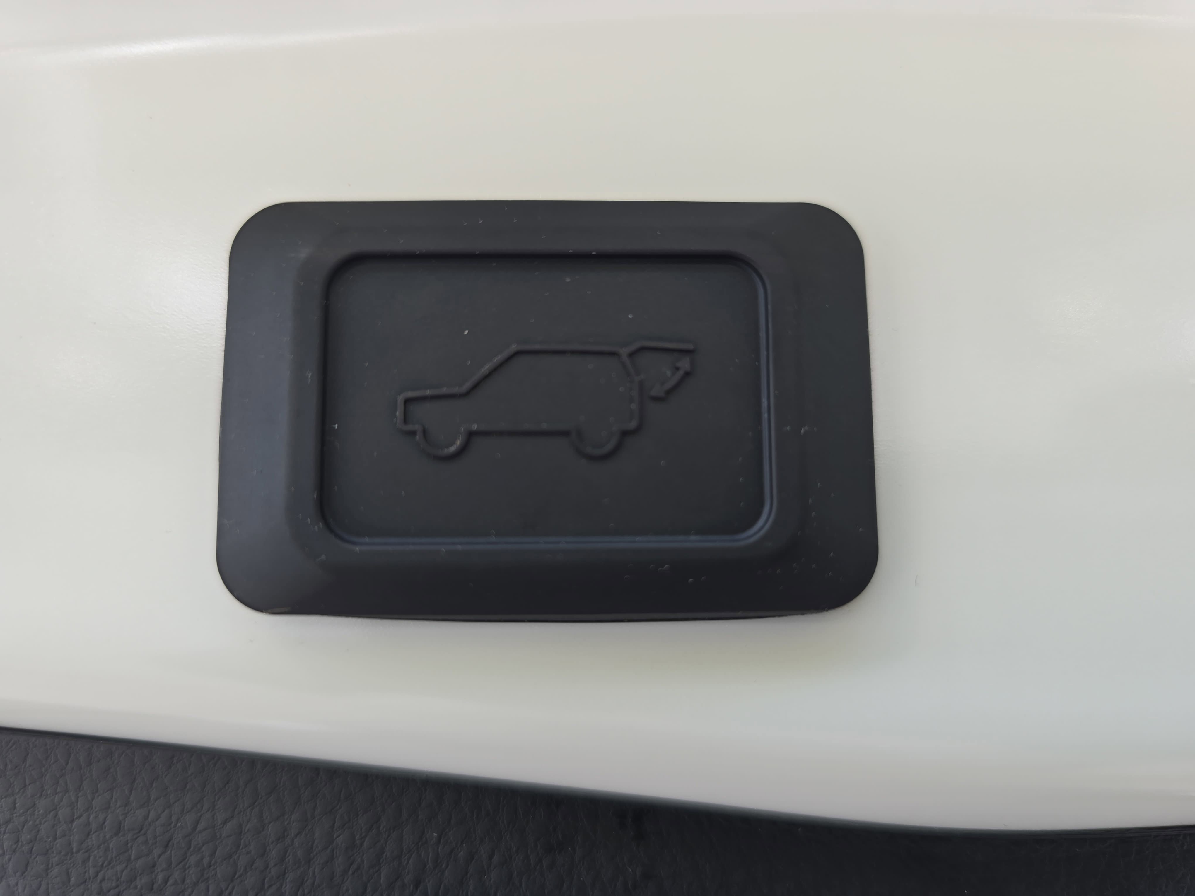 Used 2022 Toyota RAV4 XLE Premium image 13