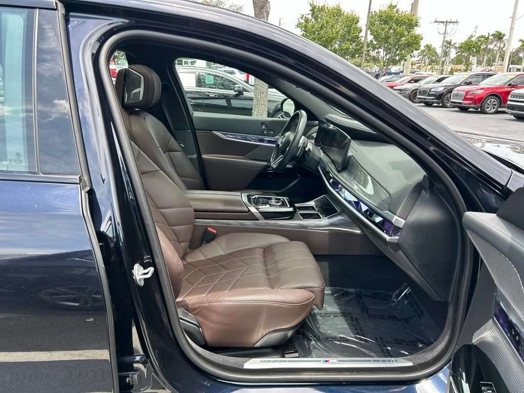 Used 2025 BMW 740i RWD image 39