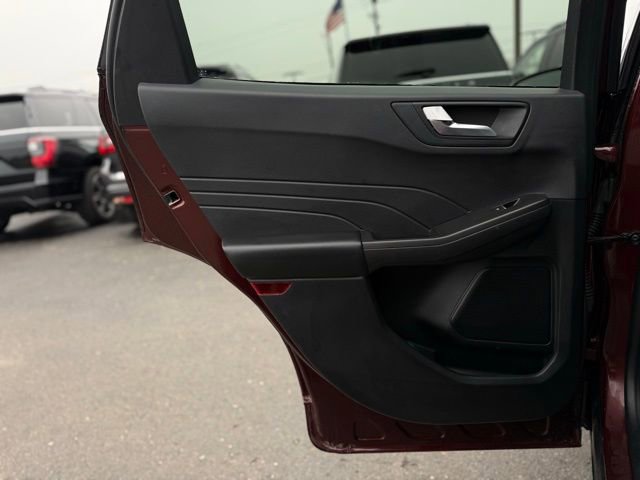 Used 2021 Ford Escape SE image 12