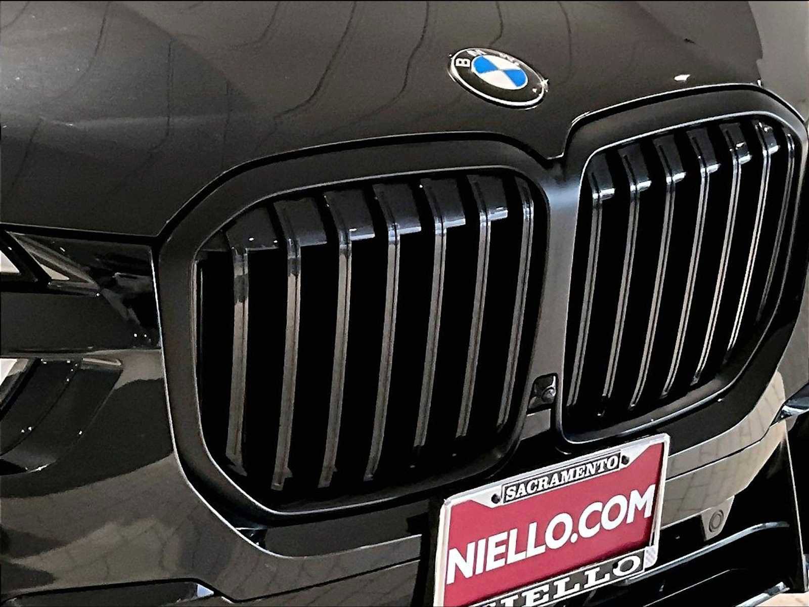 Used 2024 BMW X7 xDrive40i w/ M Sport Package image 33