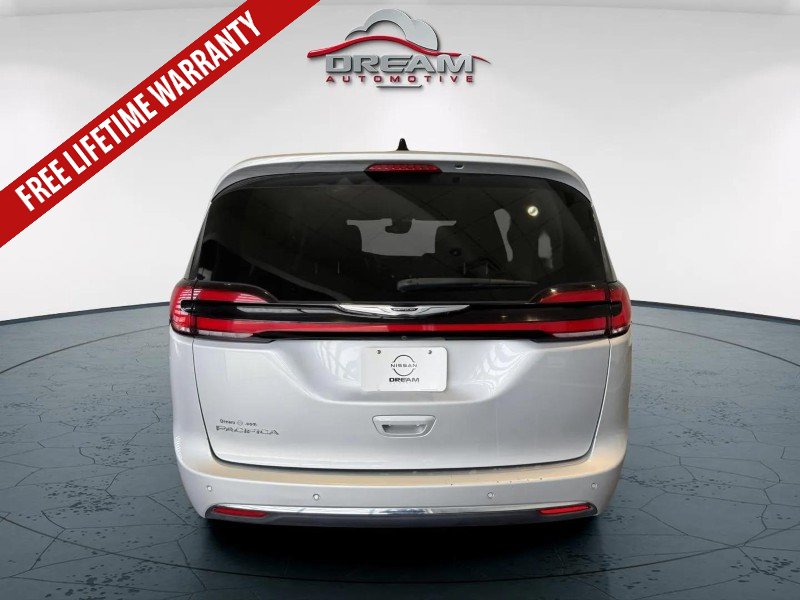 Used 2023 Chrysler Pacifica Touring-L FWD image 24