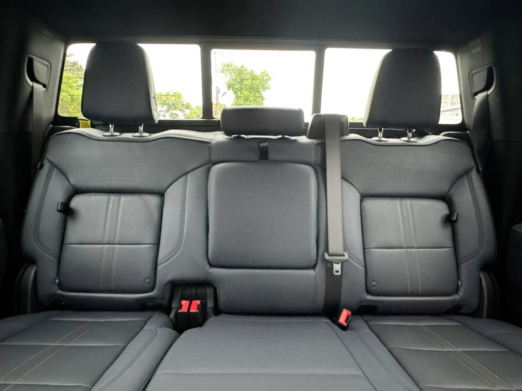 Used 2025 Chevrolet Silverado 1500 High Country w/ High Country Premium Package AWD/4WD image 33