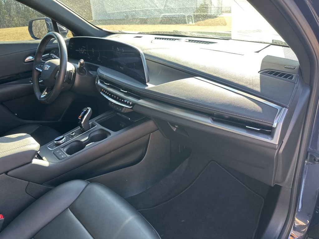 Certified 2024 Cadillac XT4 Luxury w/ Cold Weather Package image 43