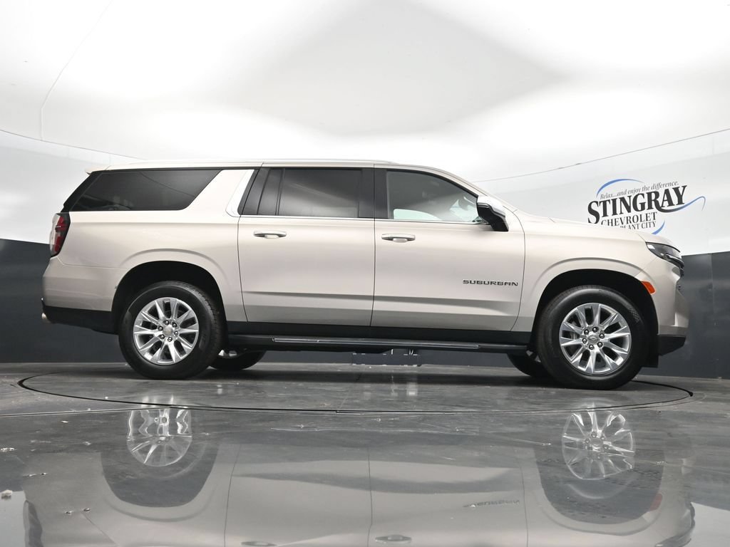 Used 2024 Chevrolet Suburban Premier RWD image 33