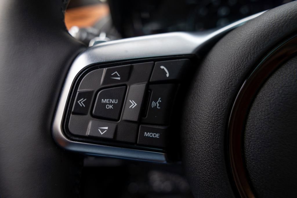 Used 2024 Jaguar F-TYPE R-Dynamic RWD image 26