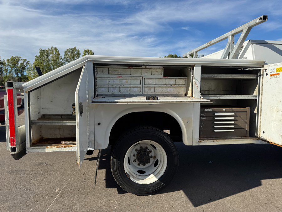 Used 2014 Ford F550 4x4 Regular Cab Super Duty image 16