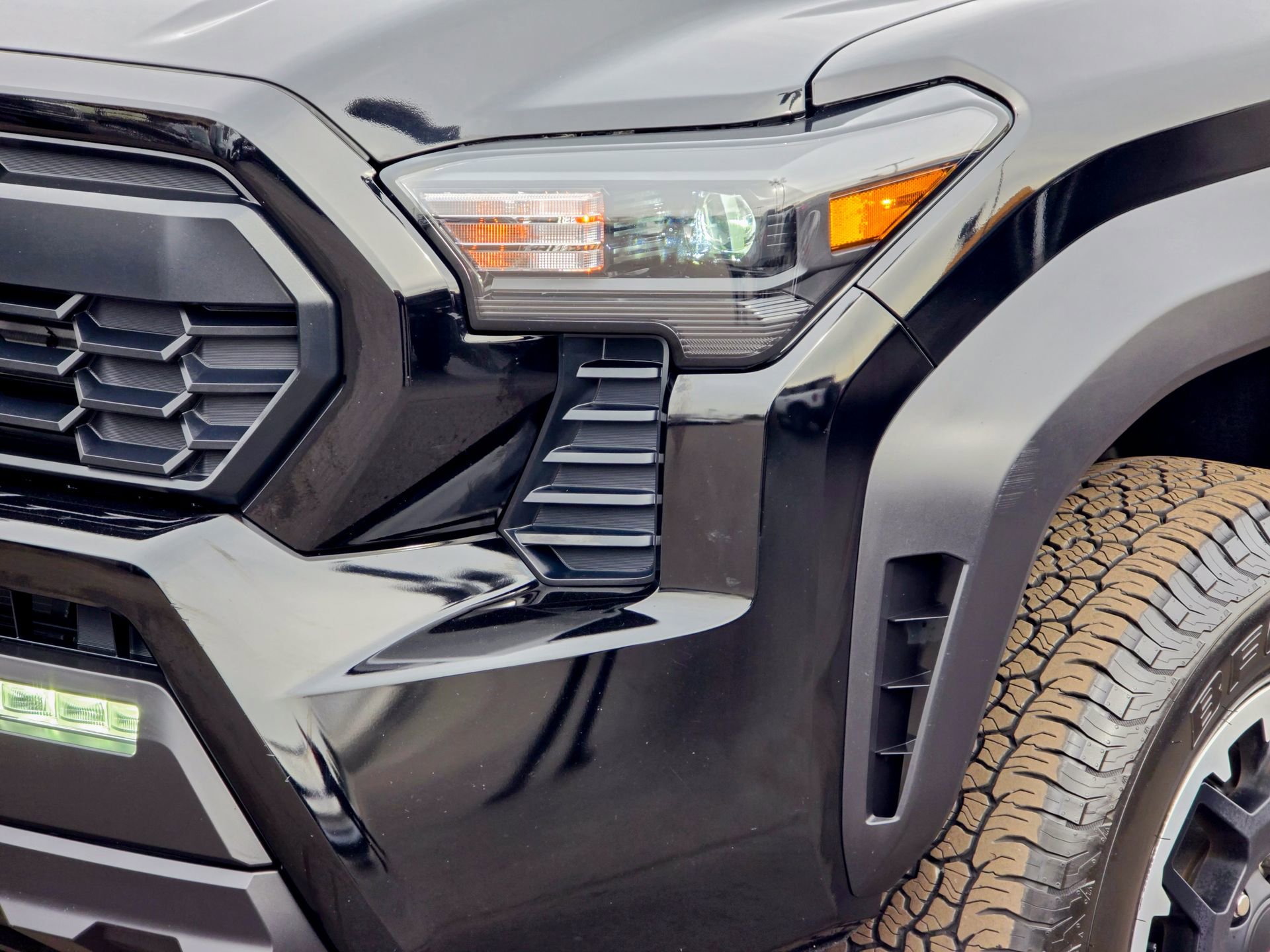 Used 2024 Toyota Tacoma TRD Off-Road image 8