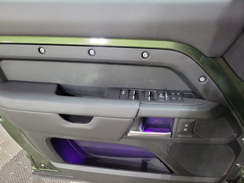 New 2026 Land Rover Defender 130 X-Dynamic SE image 14