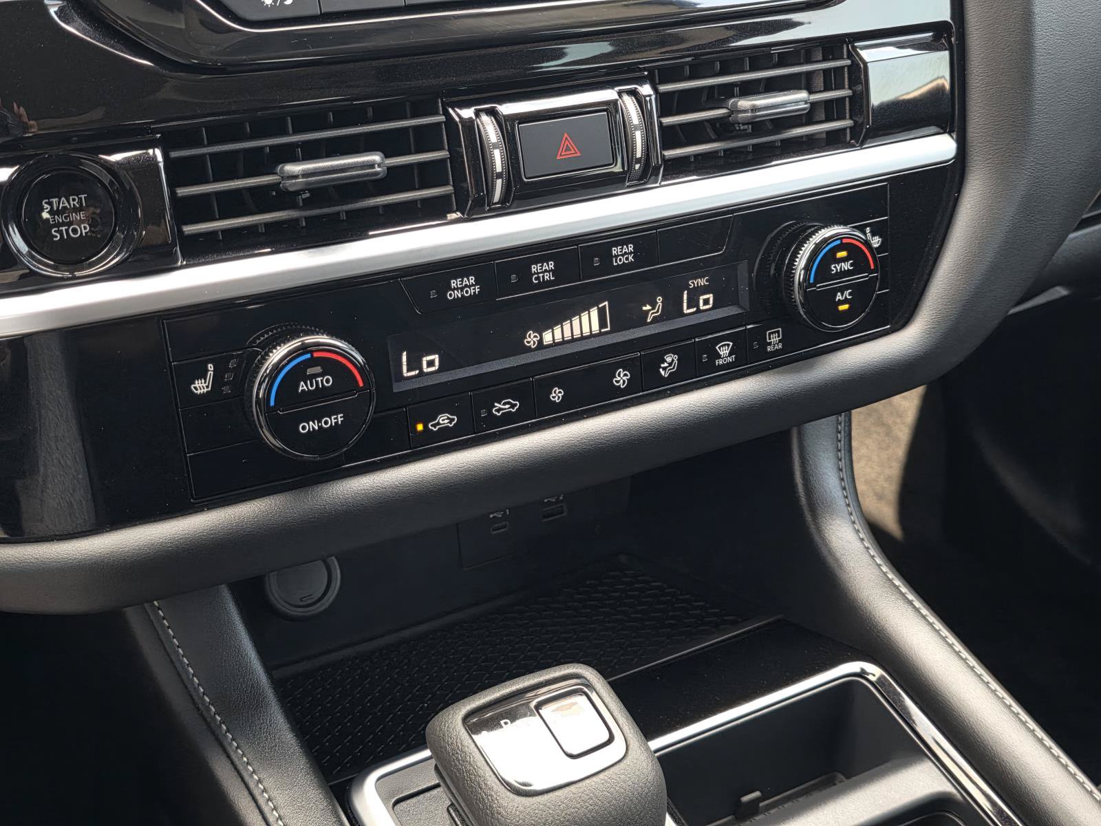 Used 2025 Nissan Pathfinder SV w/ SV Premium Package FWD image 26