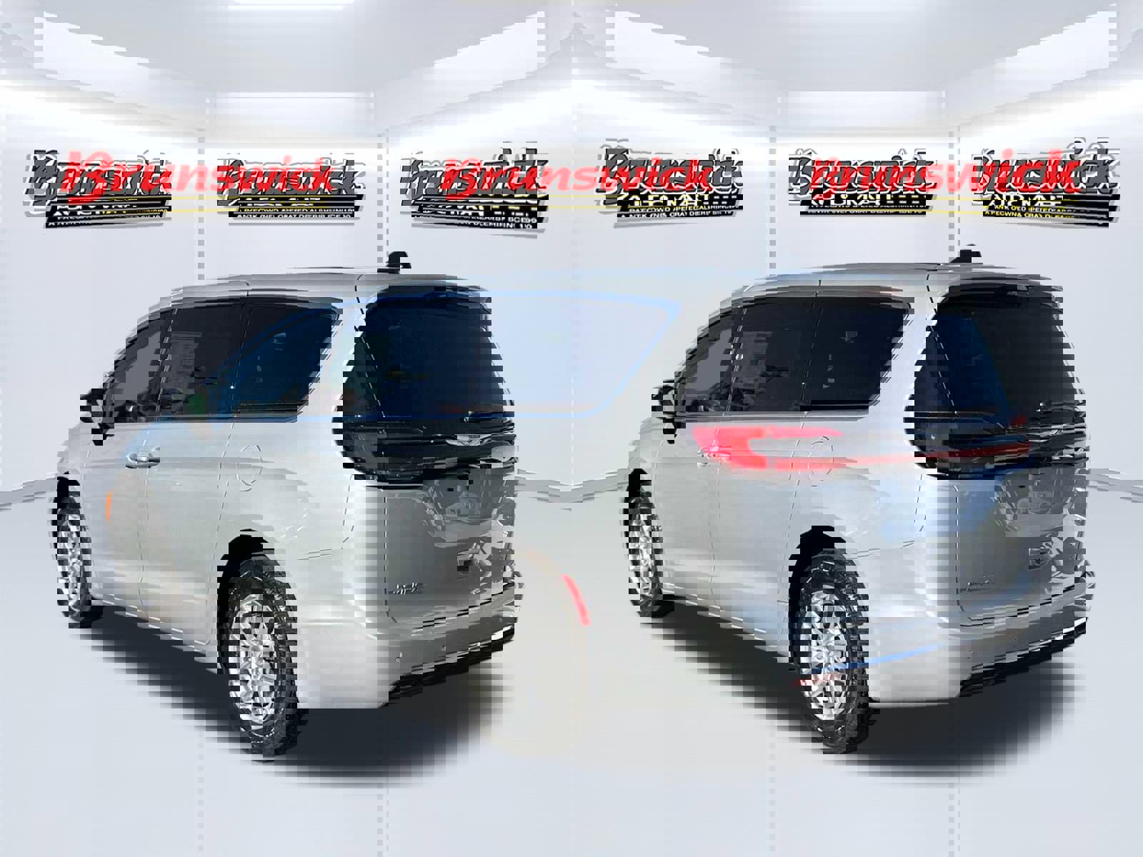 New 2026 Chrysler Pacifica Select image 4